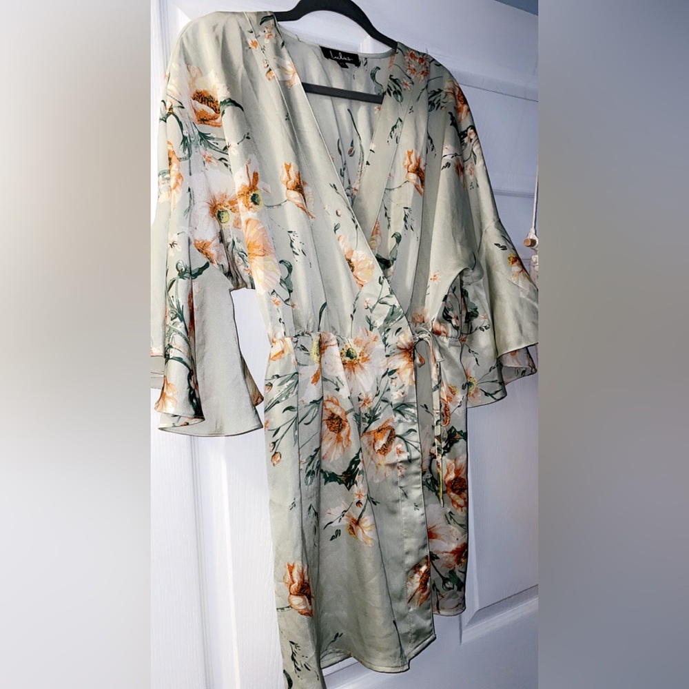 Lulu’s Give Me Love Sage Green Wrap Dress with Bell Sleeves XS - Picture 3 of 9